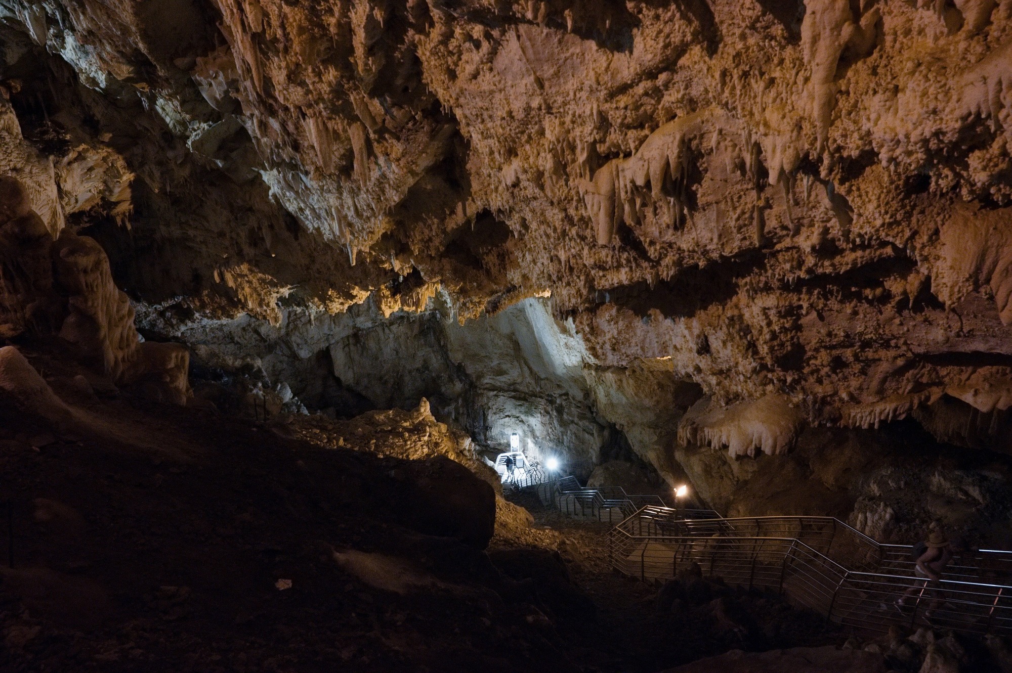 CAVE - ANTIPAROS 