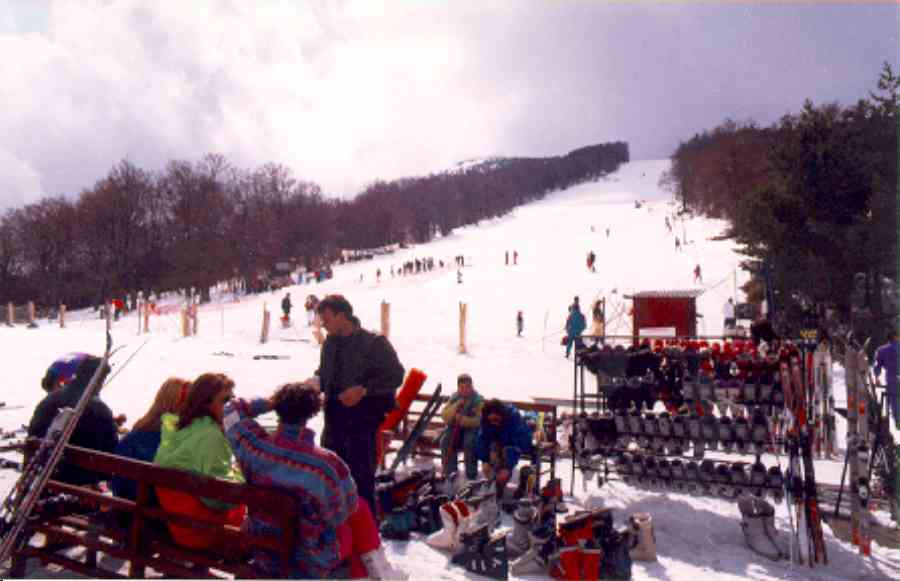 Lailias ski resort he Lailias Ski Centre is located on the mountain Vrontos, of 1849m altitude, of the prefecture of Serres. The Ski Centre is found on a height of 1600m; it abstains from the city of Serres 27 klm and was constructed in 1978 by the Mountaineering Club of Serres. It disposes a track, red colored, of 1200m length and three lifts. The track is constructed in a forest full of pine trees. 