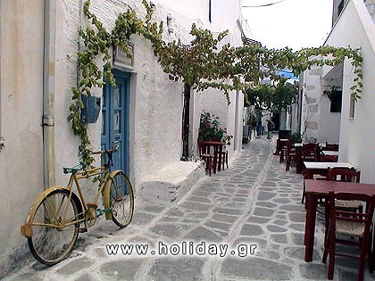 The paved narrow pathways of Paros.