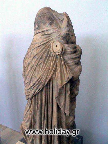 Delos statue