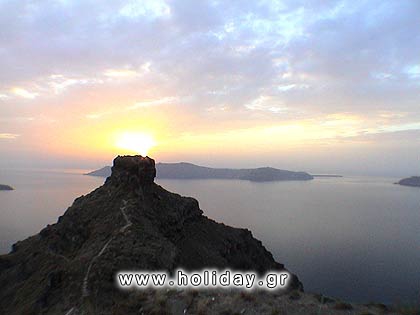 Sunset to  Santorini In the Santorini you will enjoy one from the more beautiful sunsets of Greece.