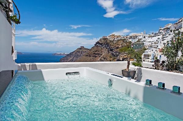 PORTO FIRA SUITES