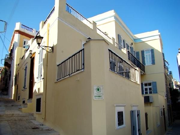 Antouanetta Apartments