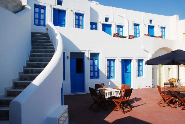 OIA CAVE HOUSES