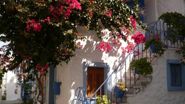 SKIATHOS TOWN PHOTO