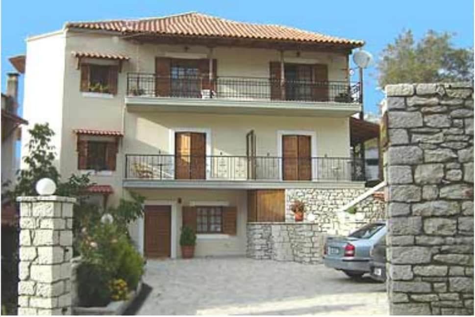 STUDIOS EFTIHIA