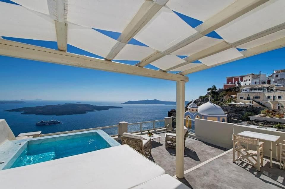 HONEYMOON SUITE WITH CALDERA VIEW & PRIVATE JACUZZI
