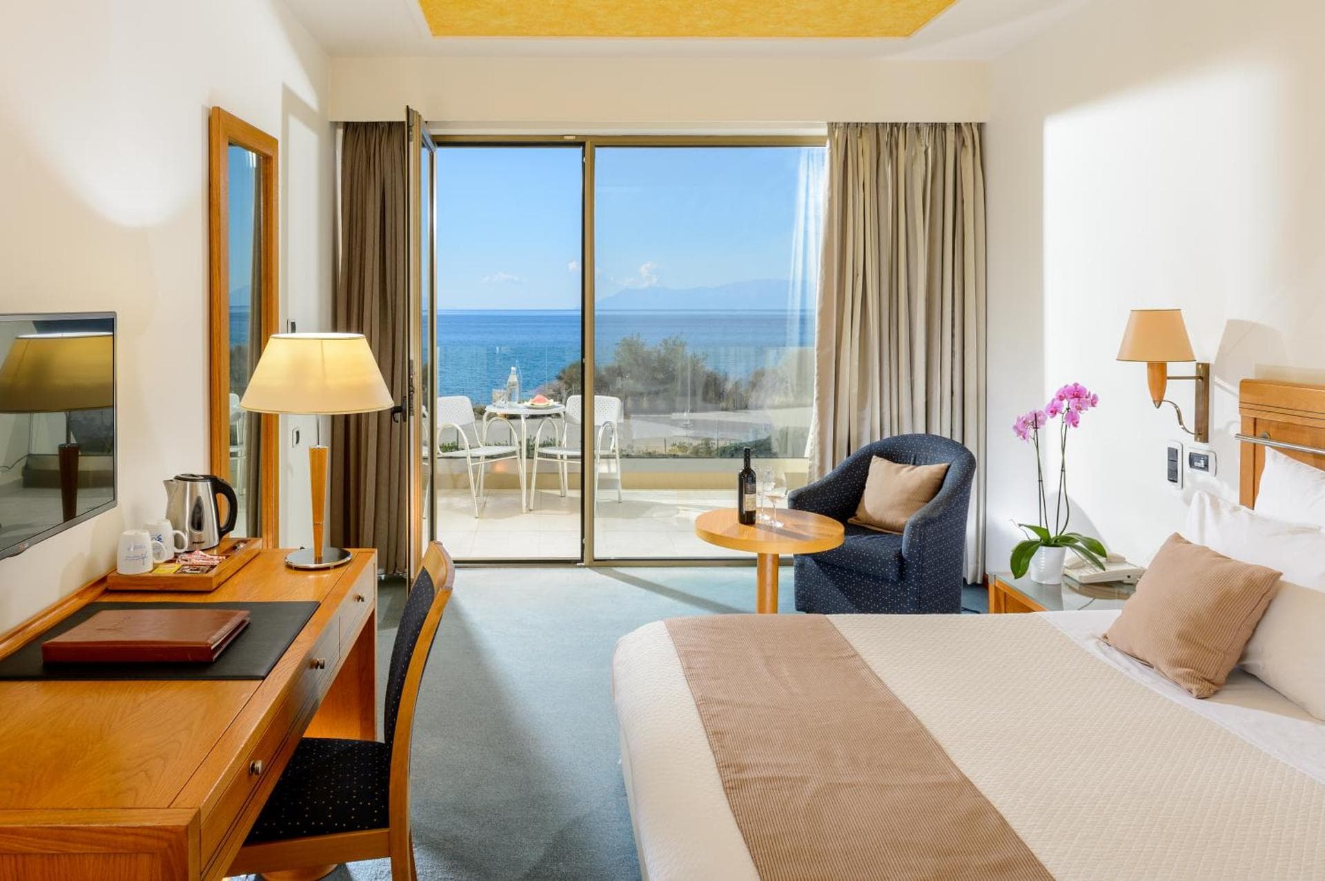 ALEXANDER BEACH HOTEL & SPA