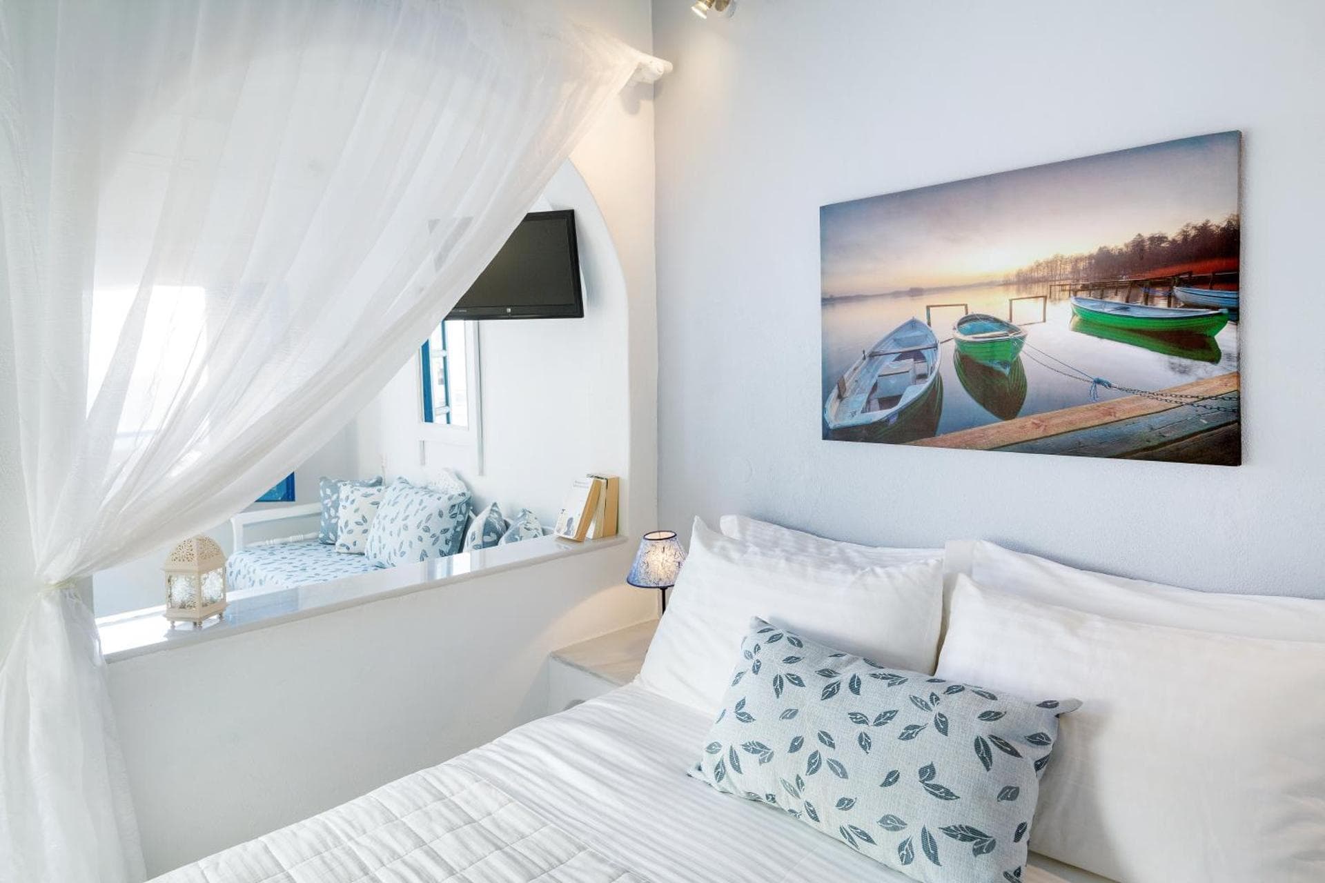 Apartment with outdoor jetted tub with Caldera view