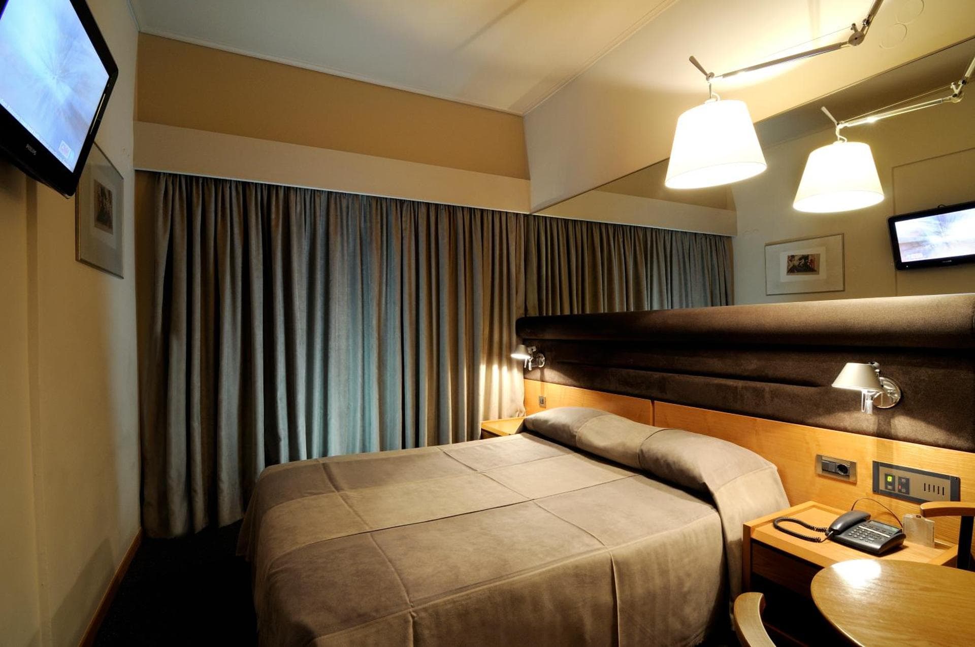 MANIATIS HOTEL