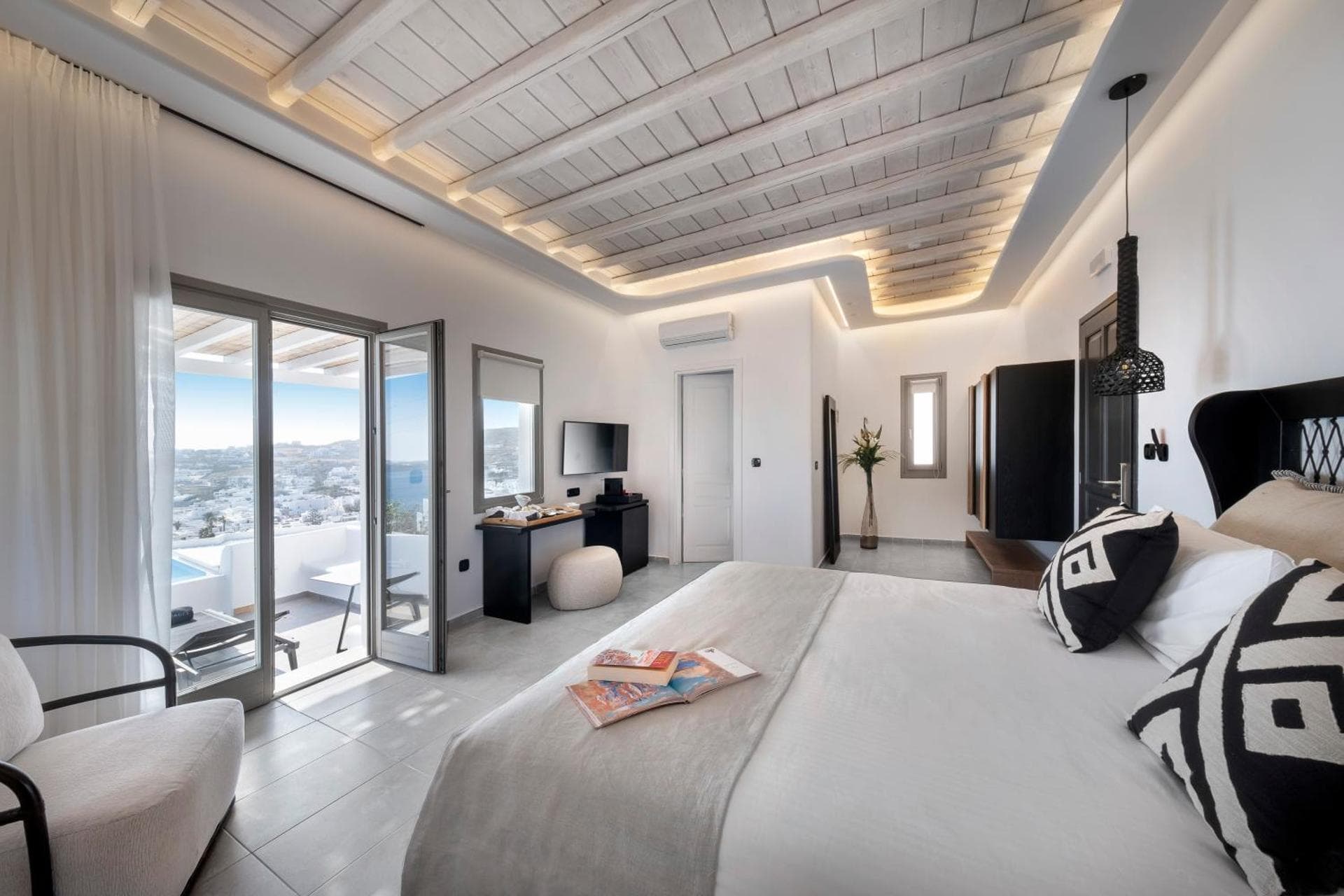 Cozy Suite with Private Pool