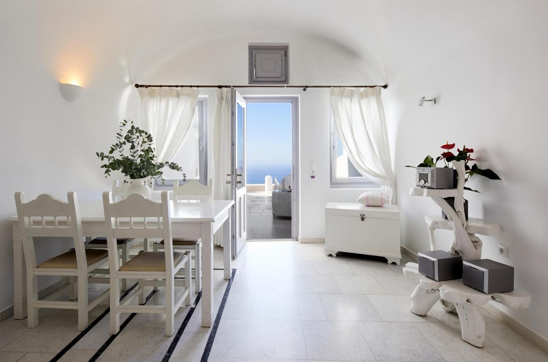 Honeymoon Suite with Hot Tub and Caldera View
