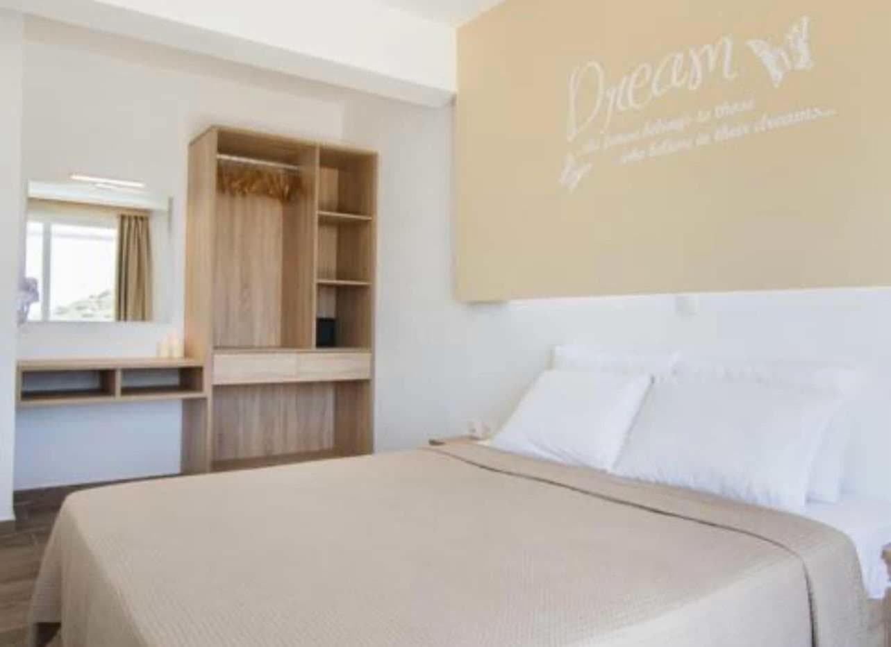 One-Bedroom Apartment with Pool View