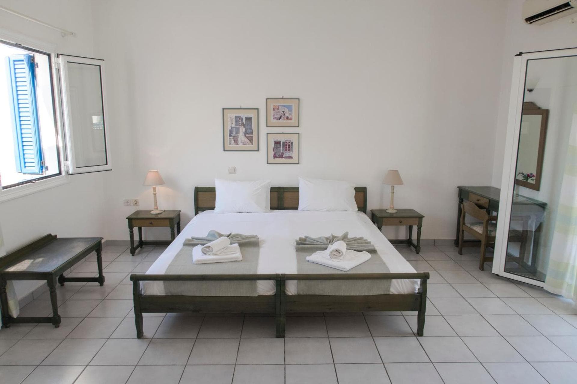 Studio (2 Adults)