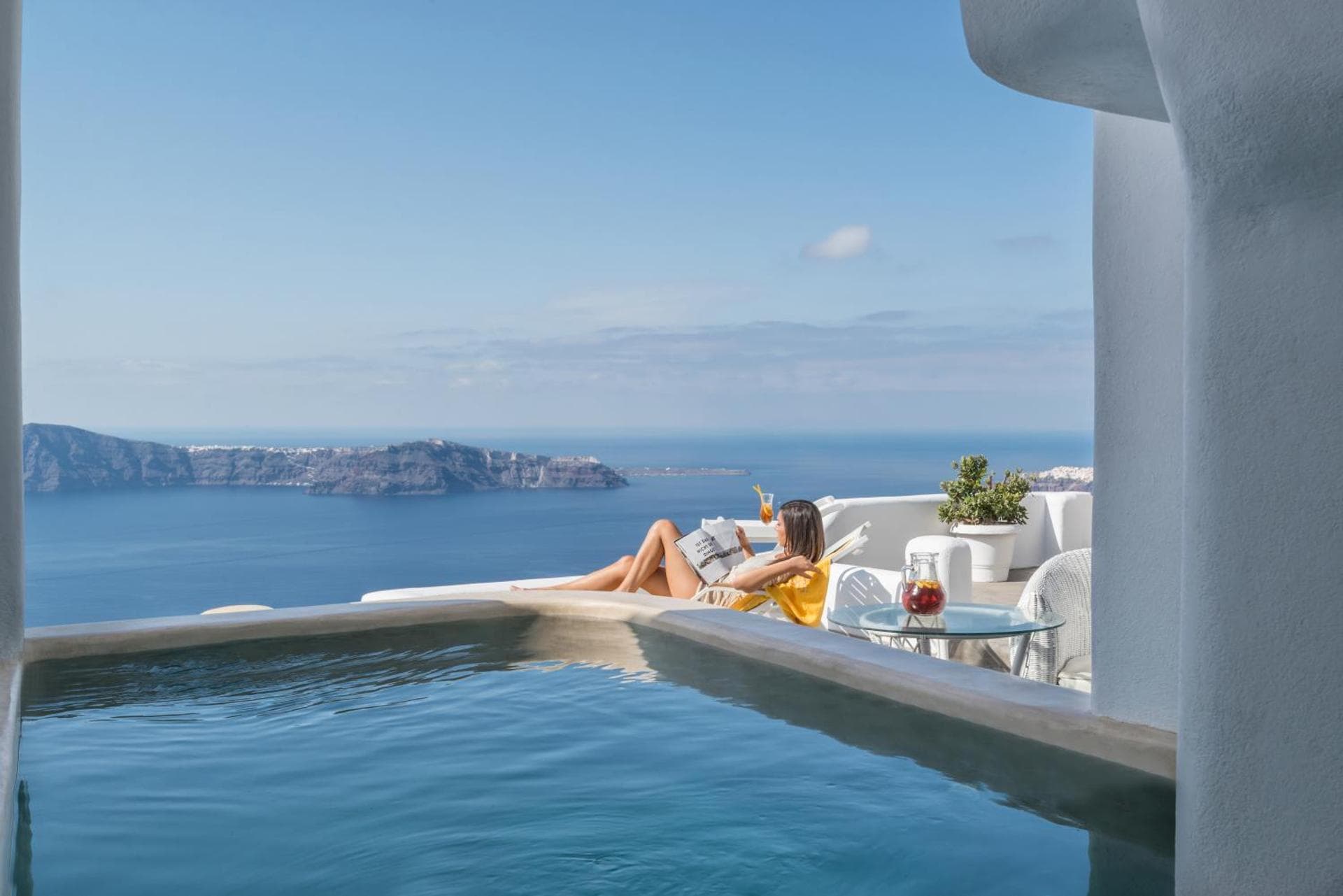 Iliovasilema Suite with Outdoor Private Pool and Caldera View