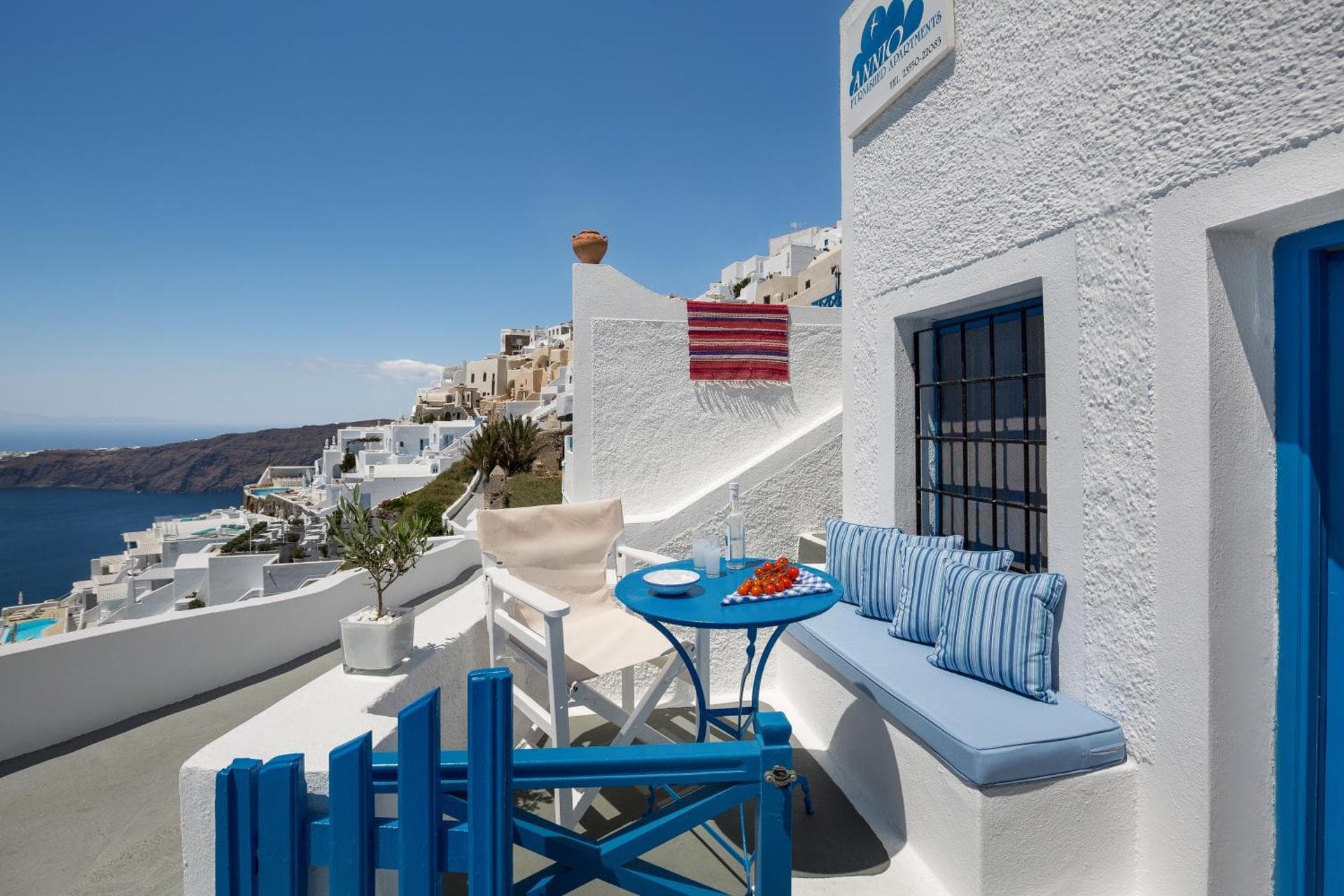 One-Bedroom Apartment with Caldera view