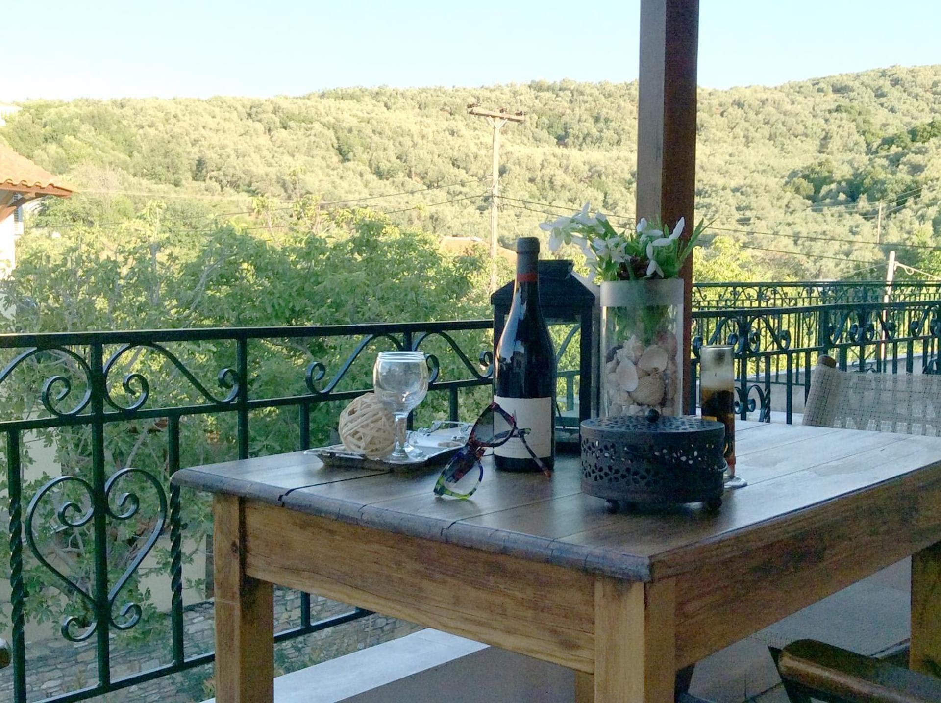Apartment with Mountain View