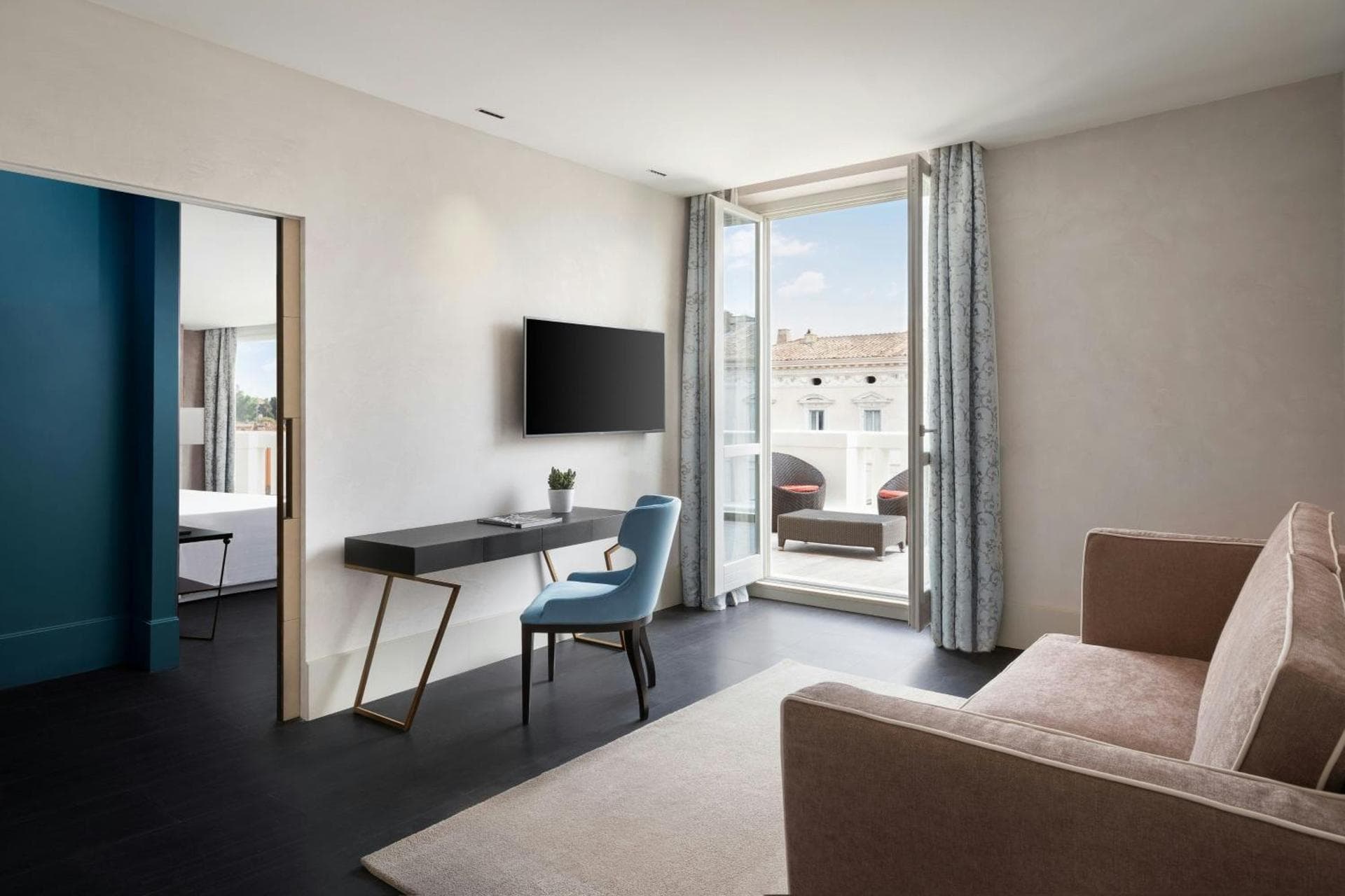 One-Bedroom Signature King Suite with Terrace