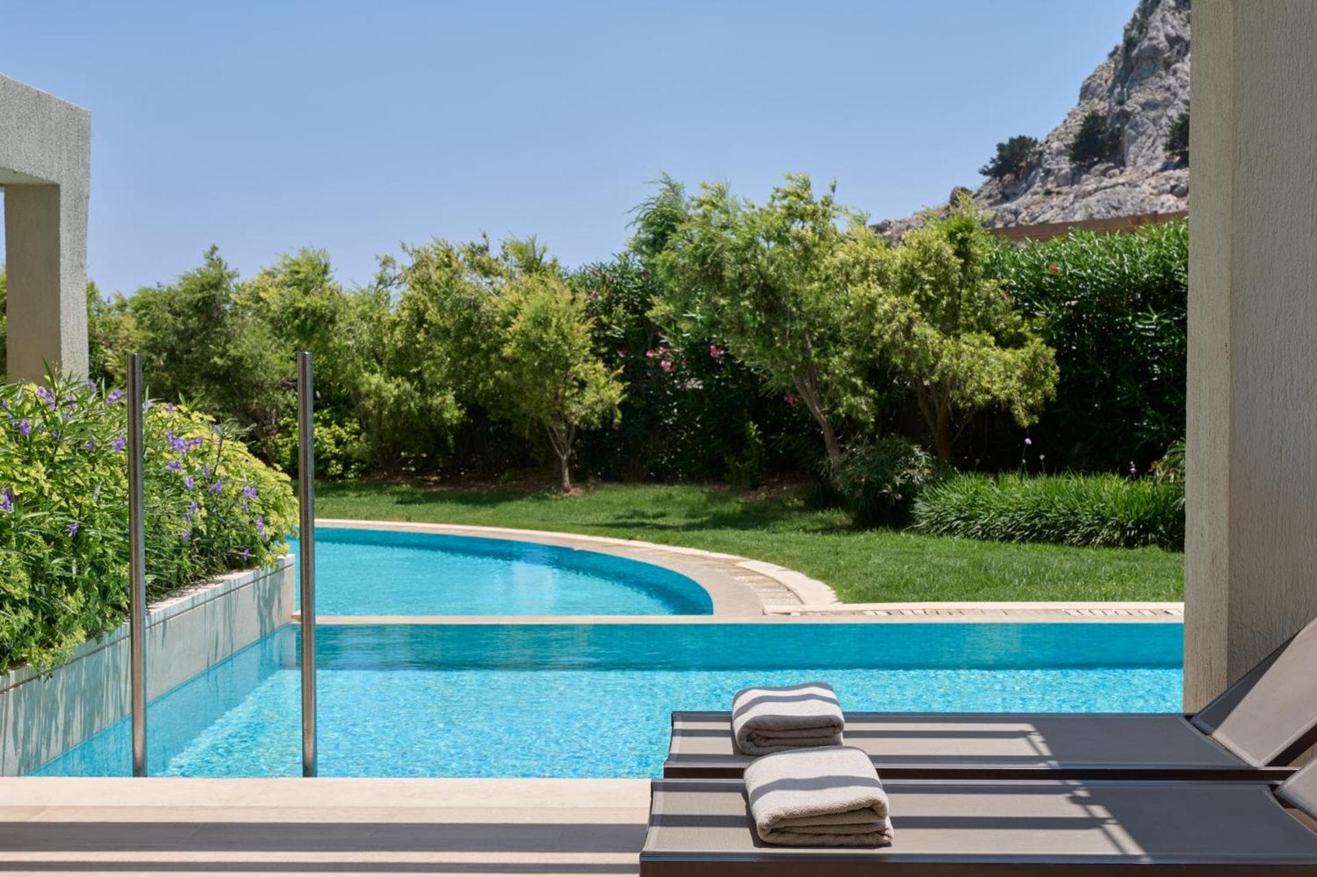 Premium Double Swim Up Room Inland View