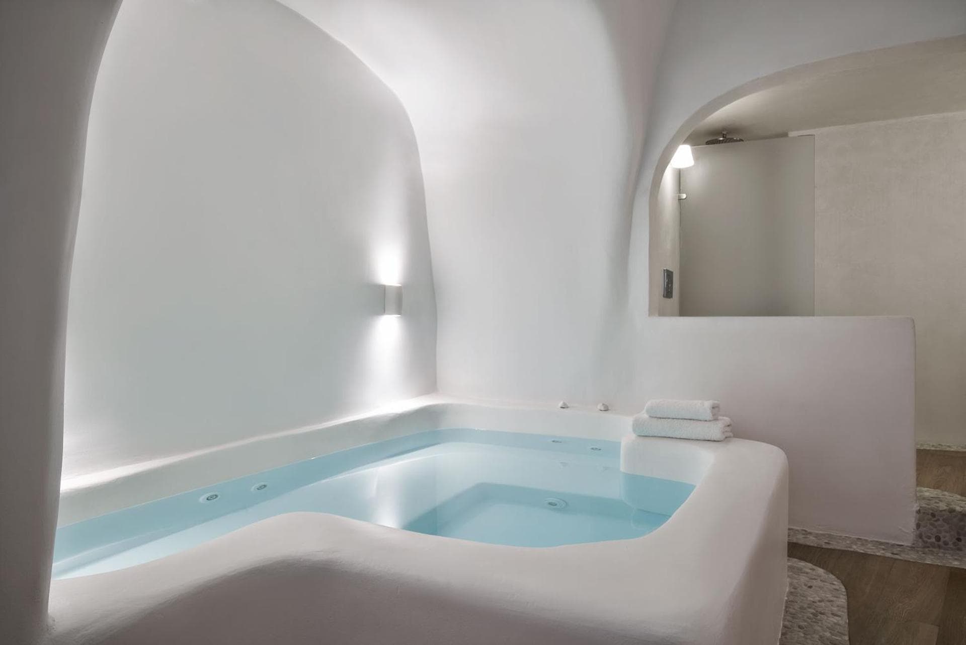 KIRINI SUITES & SPA