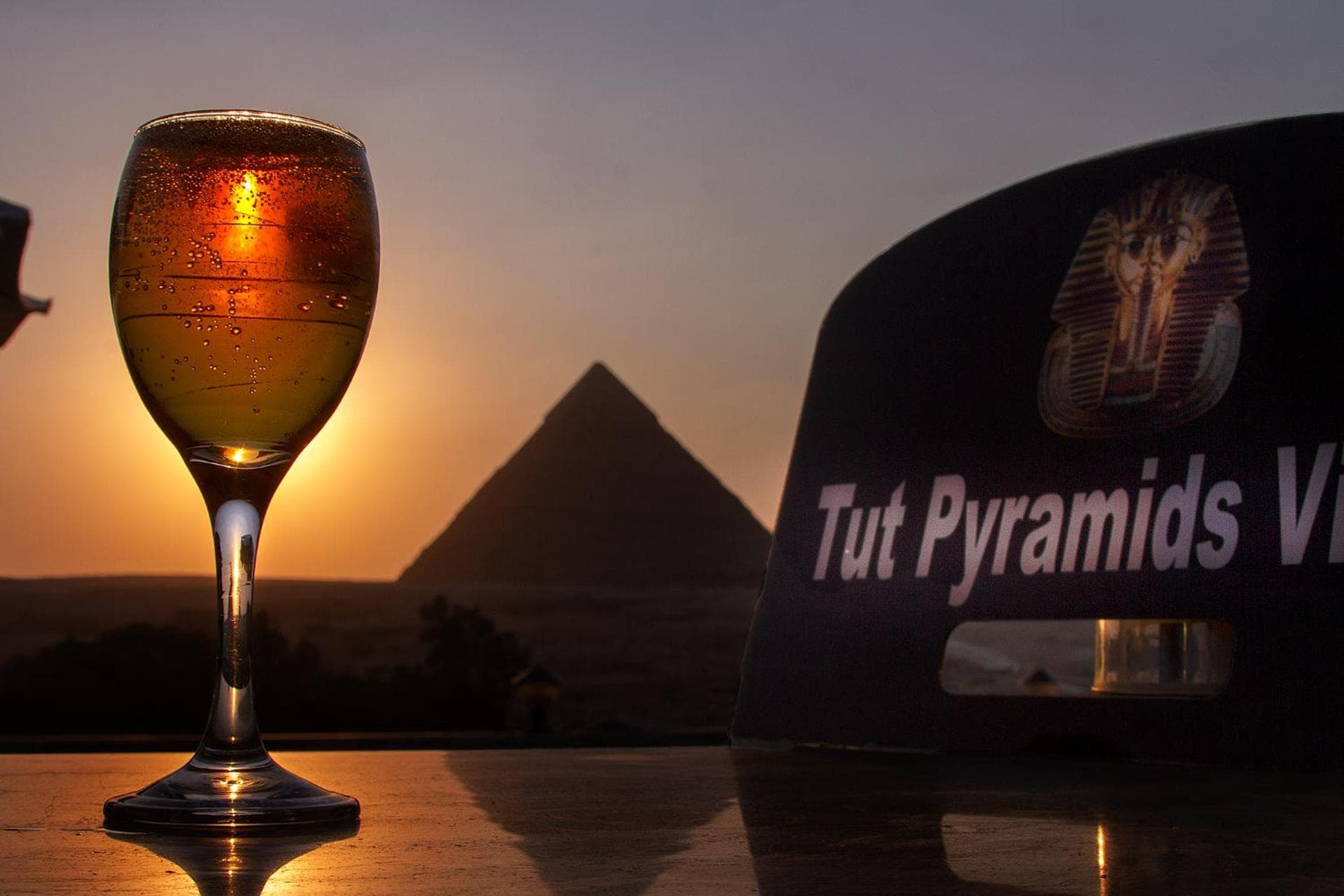 TUT PYRAMIDS VIEW HOTEL