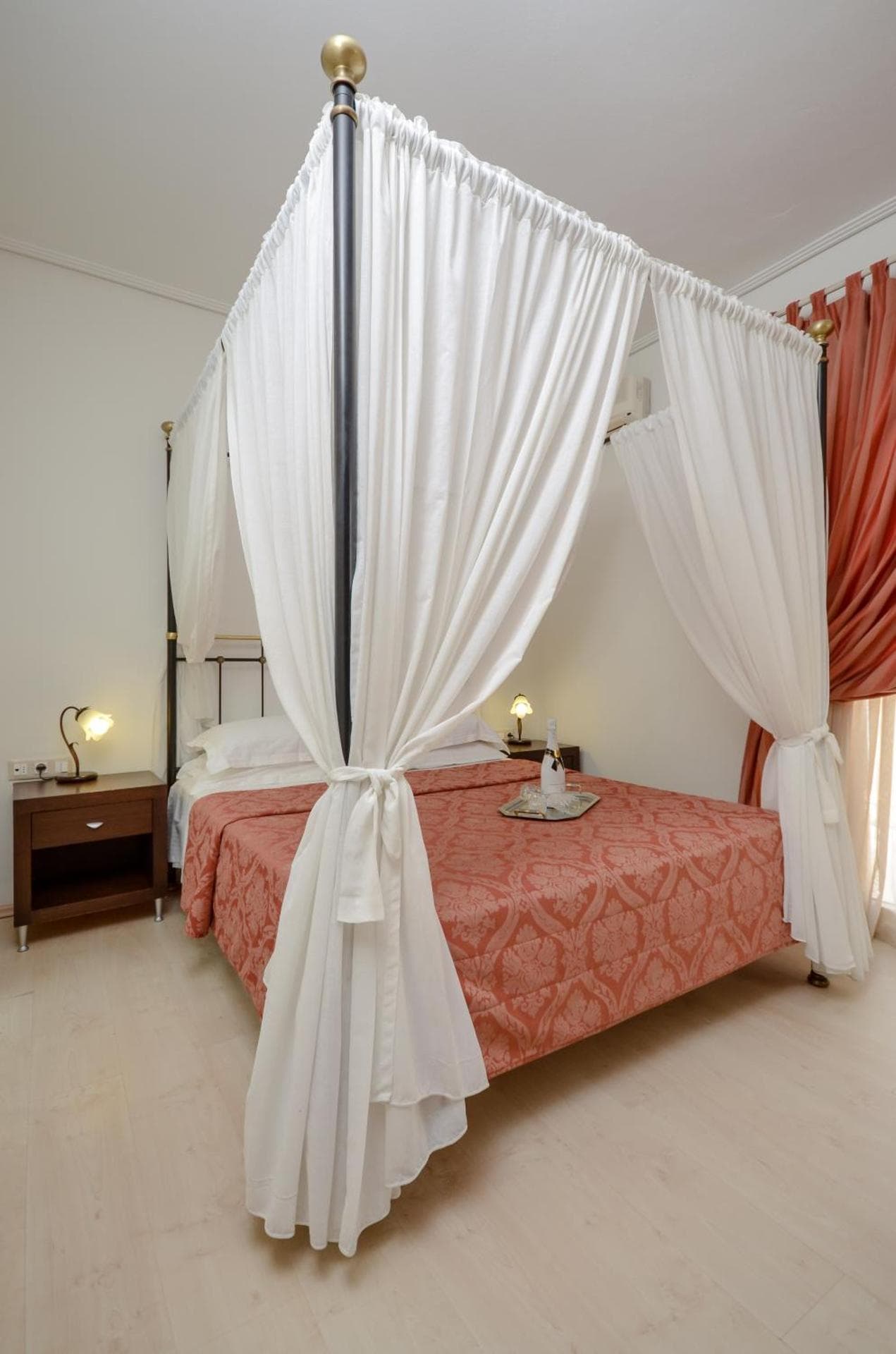 Honeymoon Suite