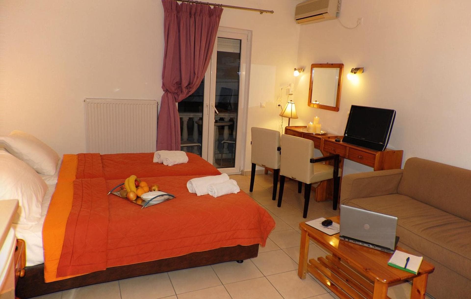 Studio (2 Adults)