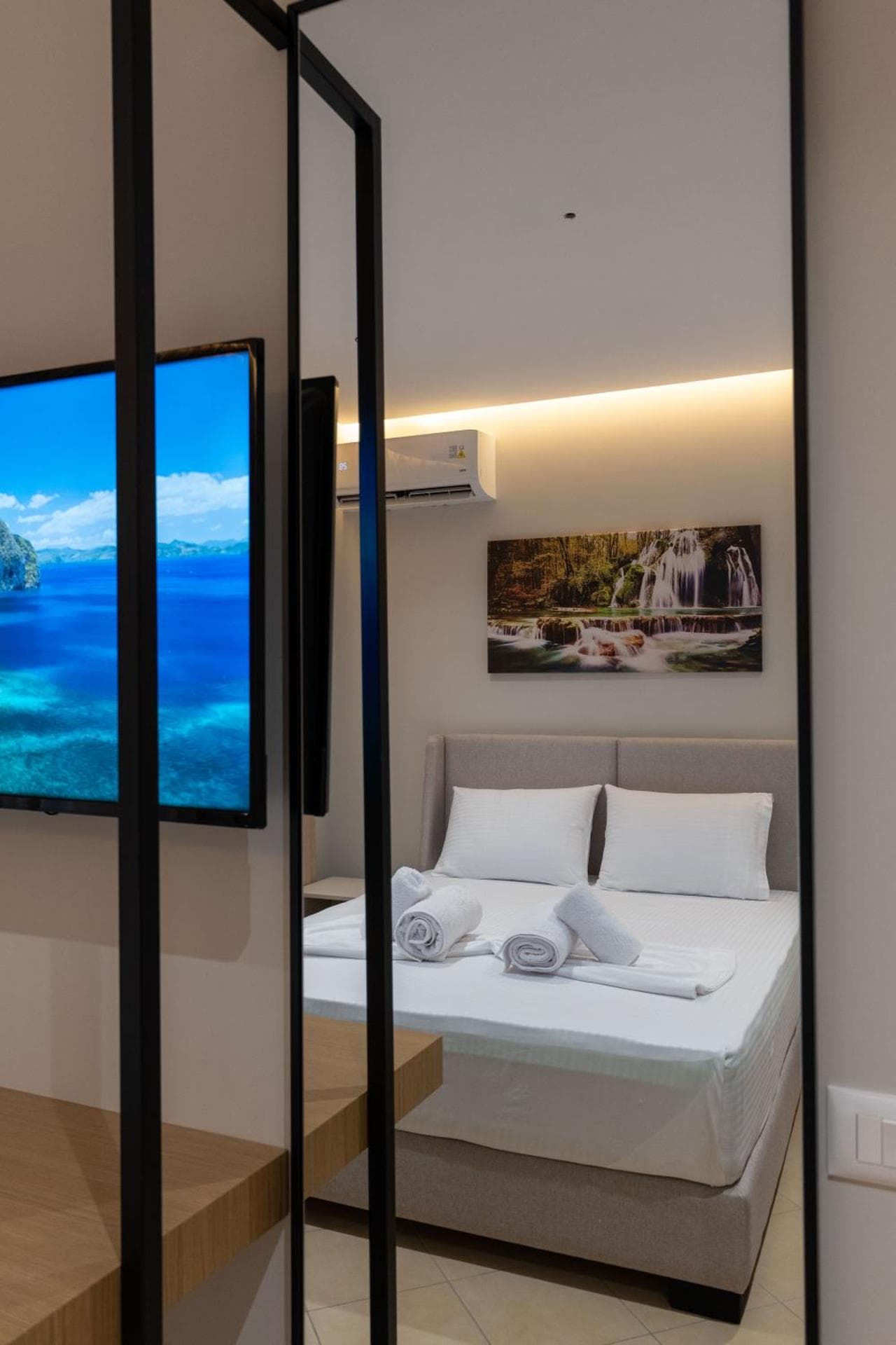 Deluxe One-Bedroom Apartment with Garden View