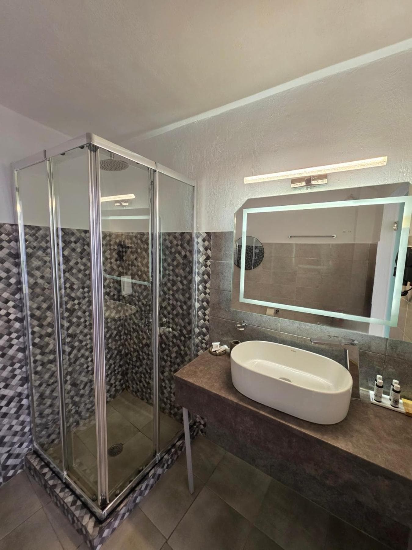 Queen Room with Spa Bath