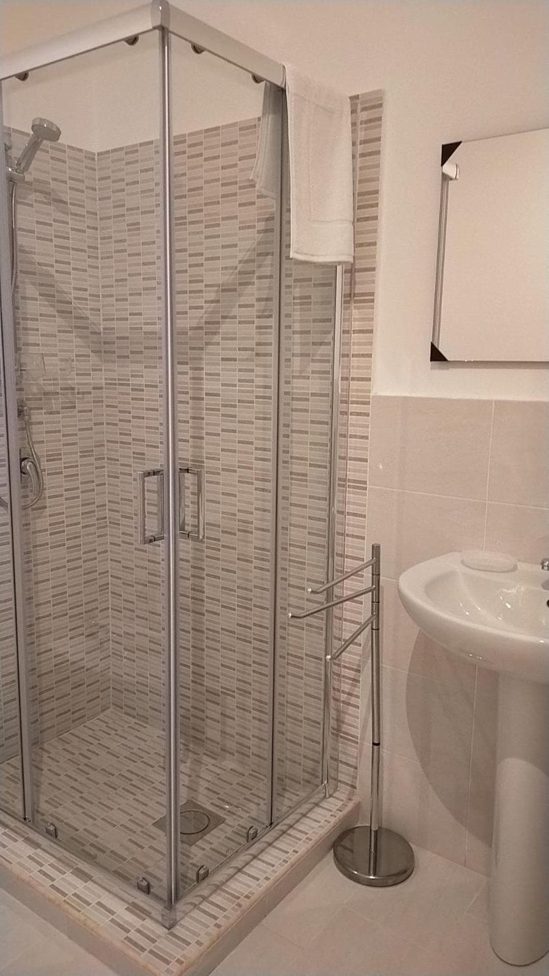 Deluxe Room (2 Adults + 1 Child)