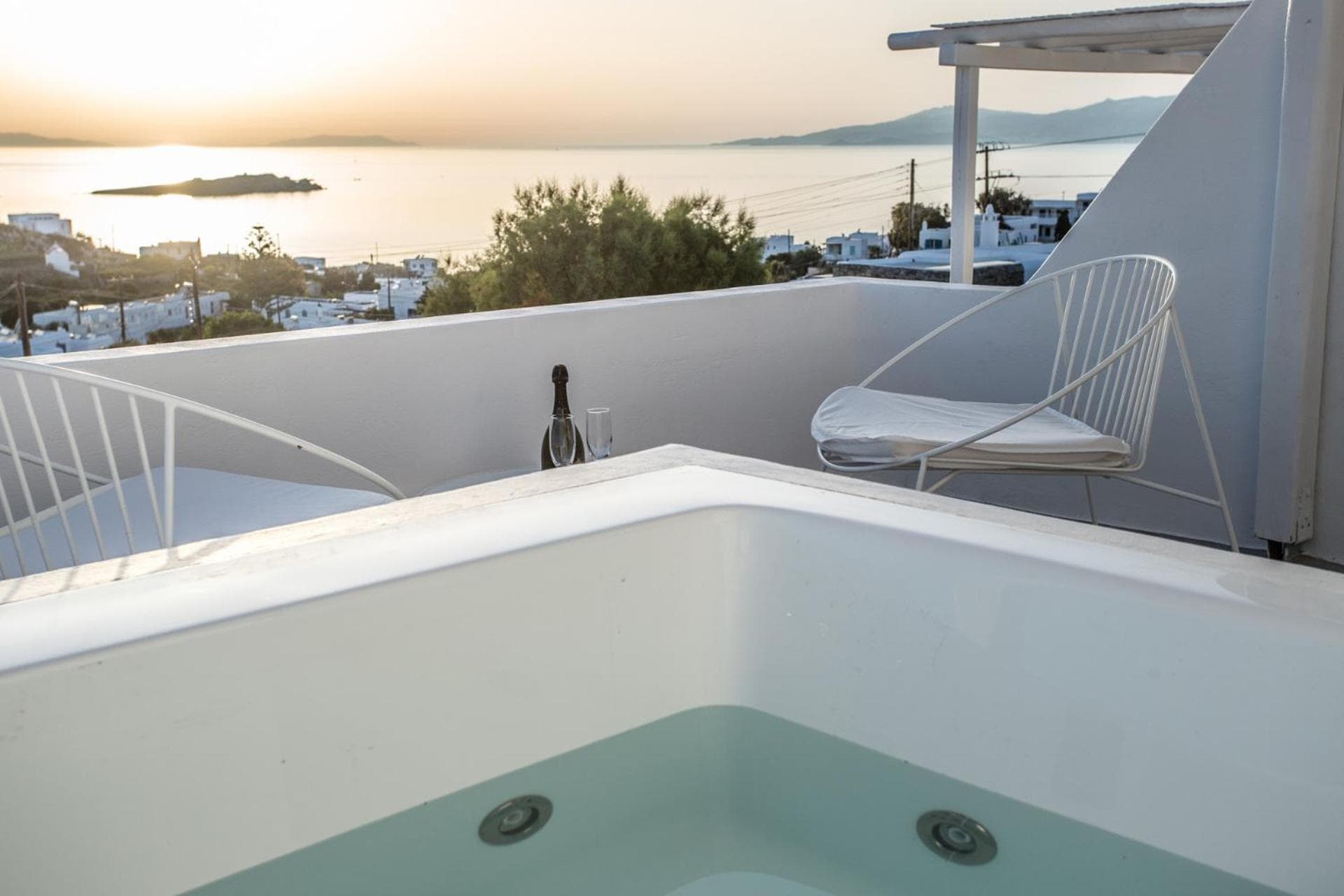 Deluxe Two-Bedroom Suite with Outdoor Hot Tub