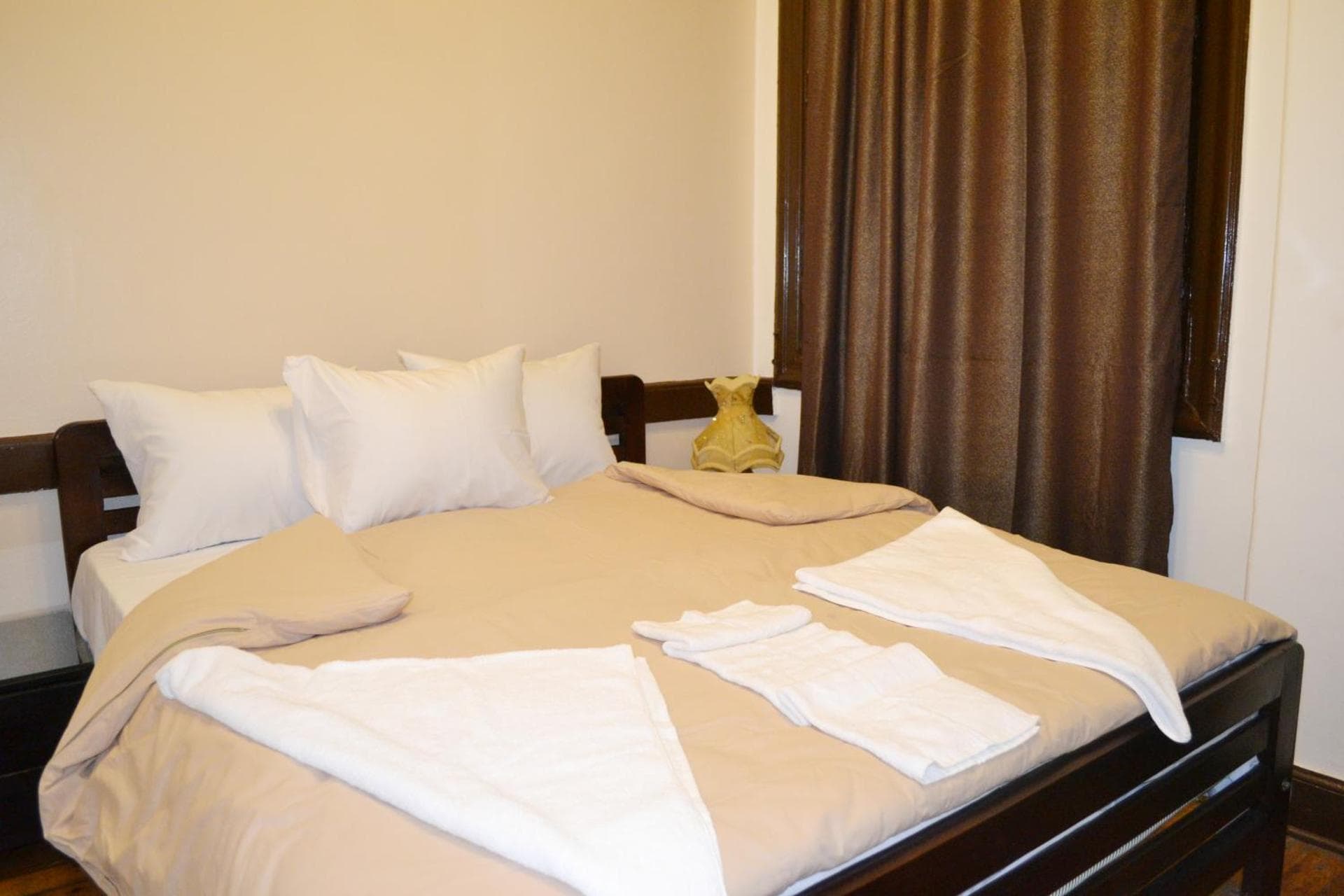 Single Room with Shared Bathroom