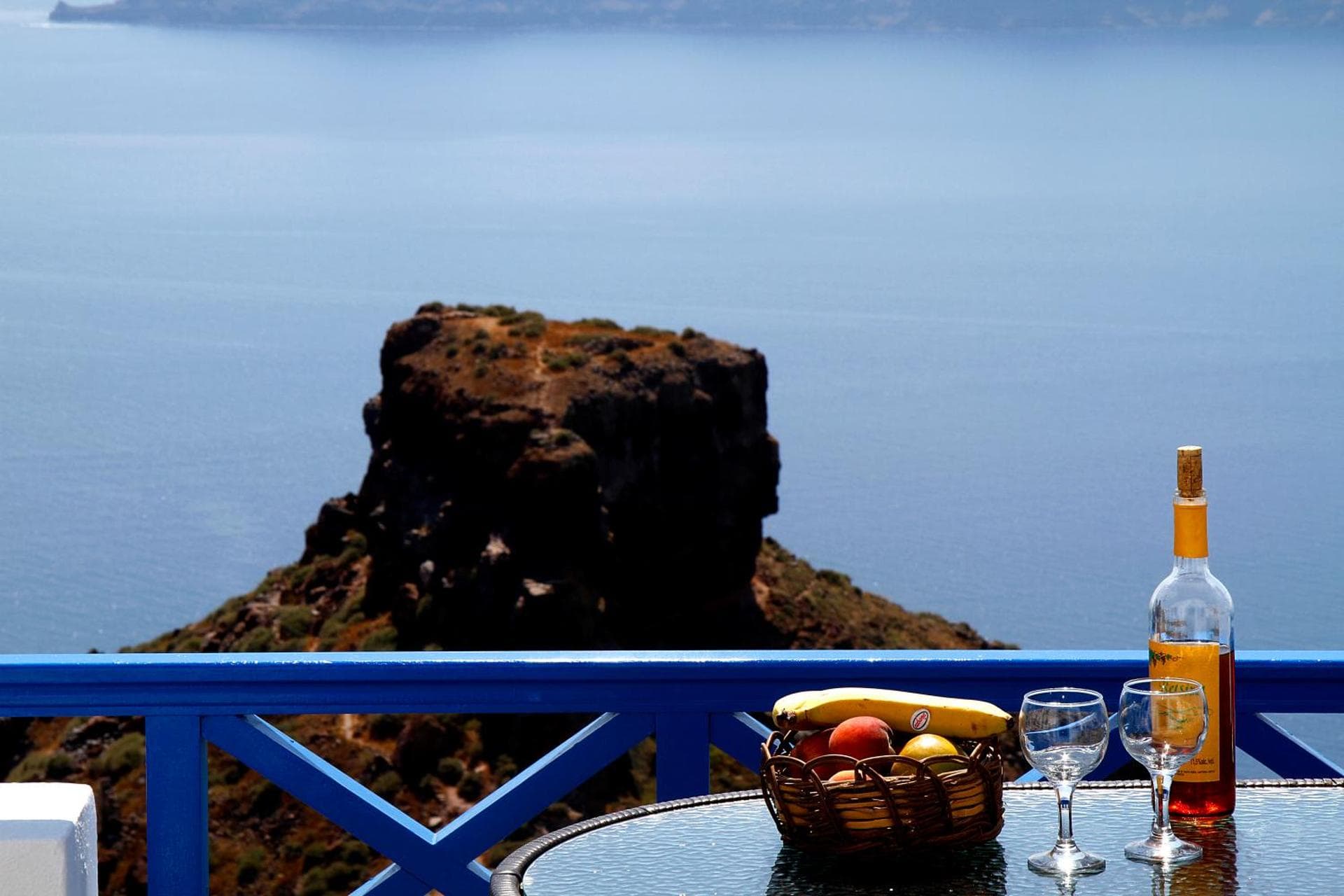 Suite with Outdoor Jetted Tub and Caldera View