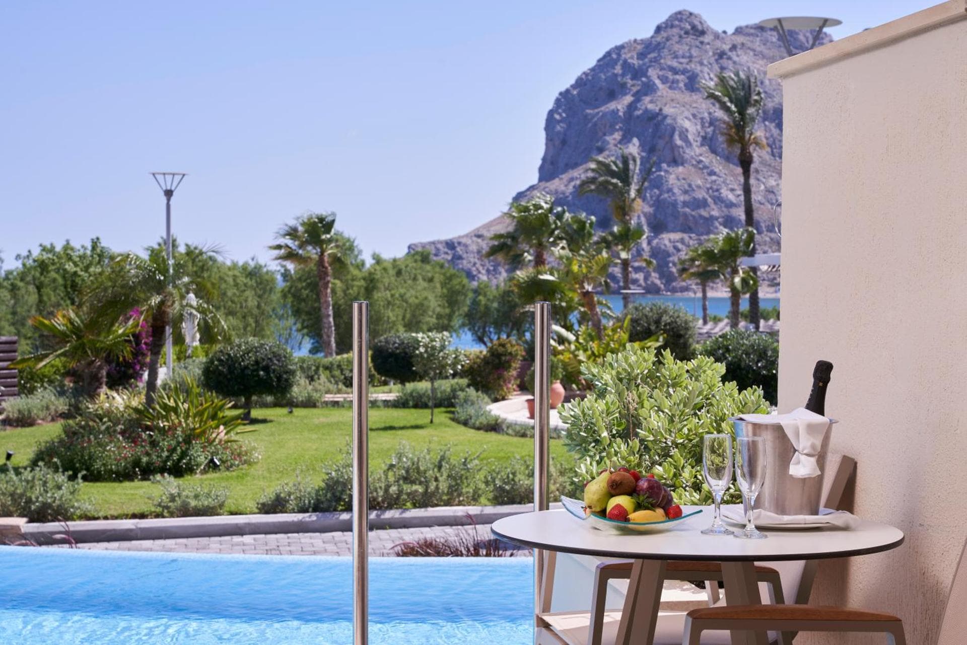 Junior Suite Swim-Up Limited Sea View
