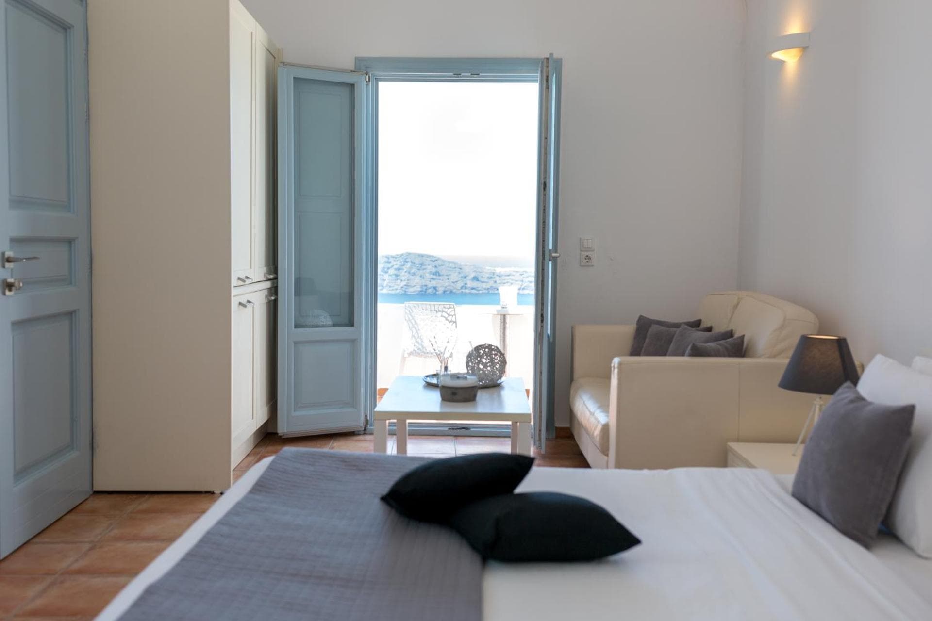 Junior Suite with Outdoor Hot Tub and Caldera View