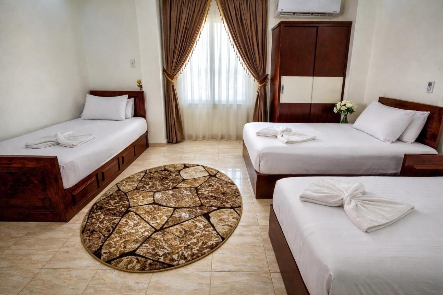 TUT PYRAMIDS VIEW HOTEL