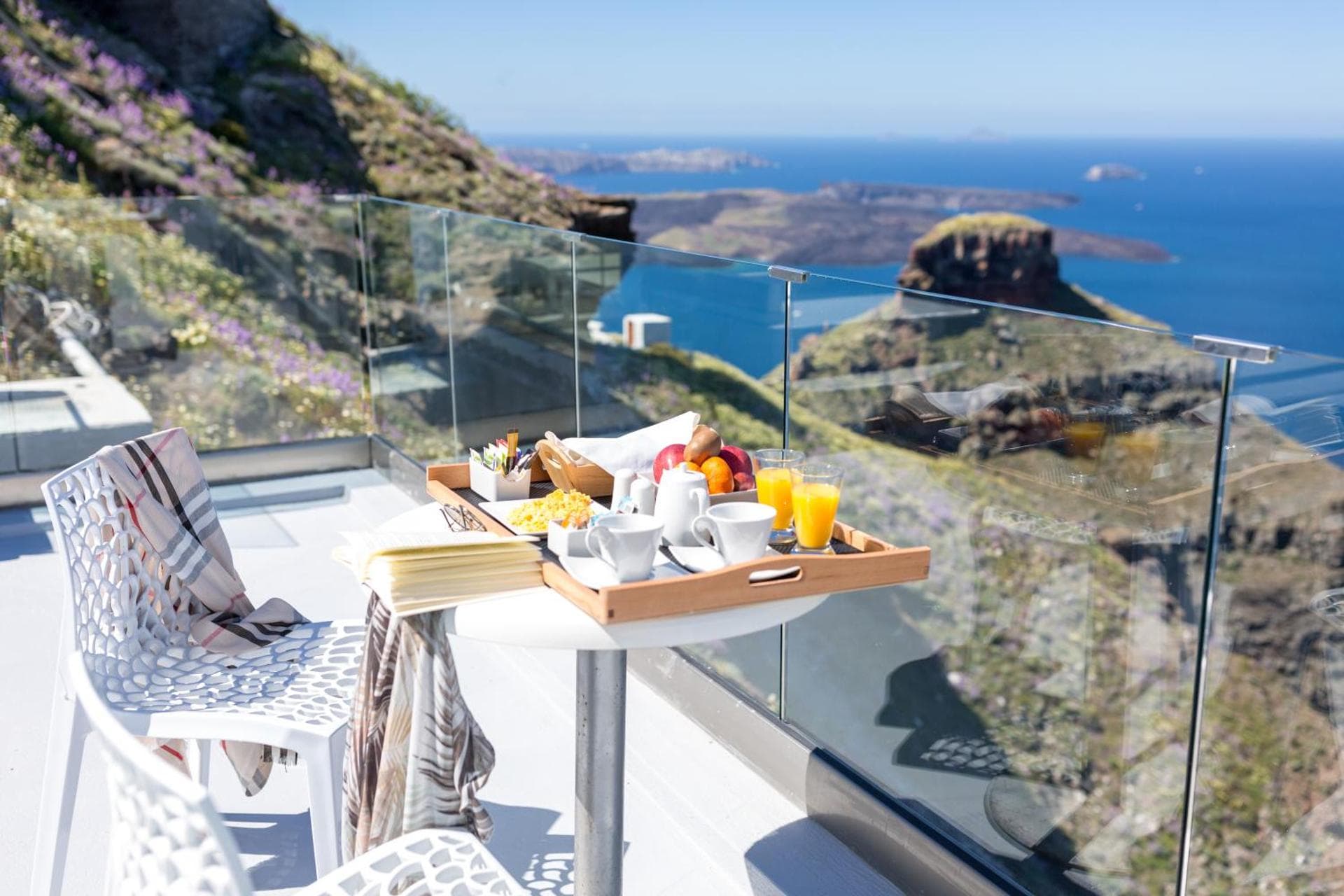 Deluxe Suite with Plunge Pool and Caldera View
