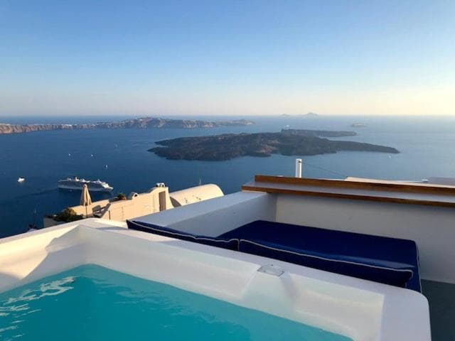 VIP Suite with Outdoor Plunge Pool and Caldera View