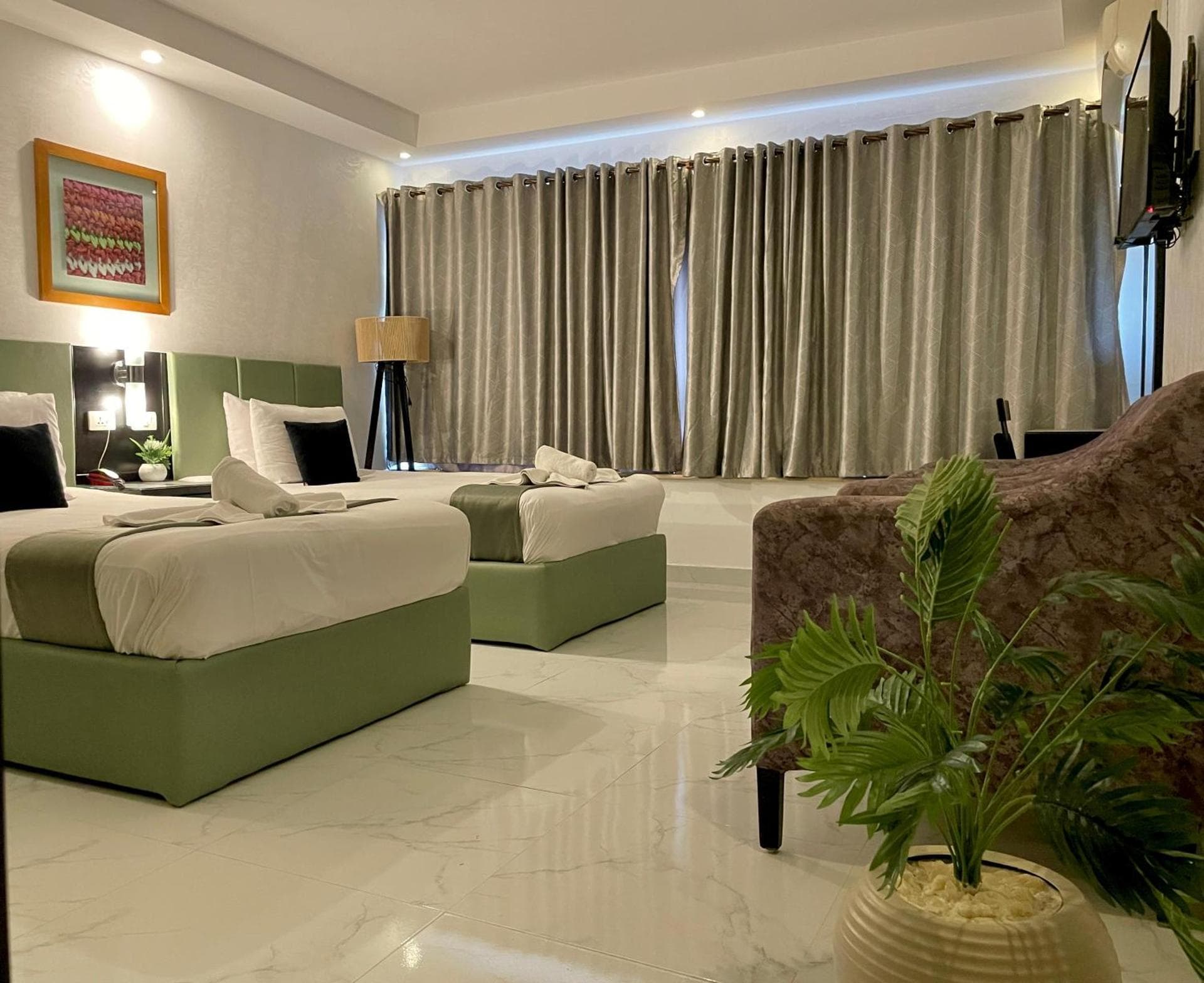 Deluxe Double Room (2 Adults + 1 Child)