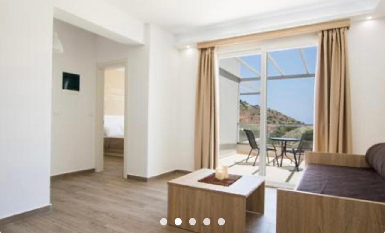One-Bedroom Deluxe Apartment