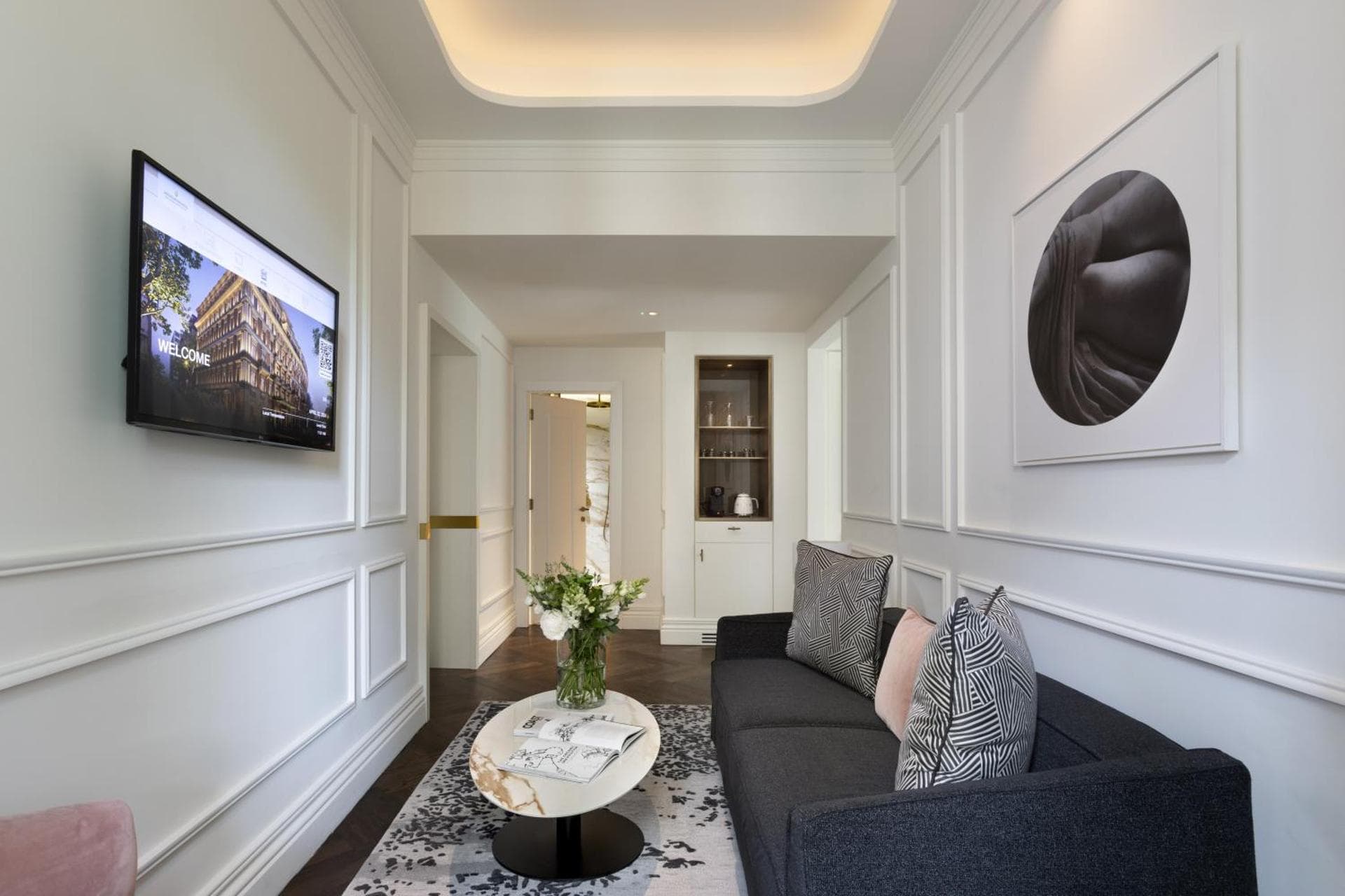 One-Bedroom Suite with Street View