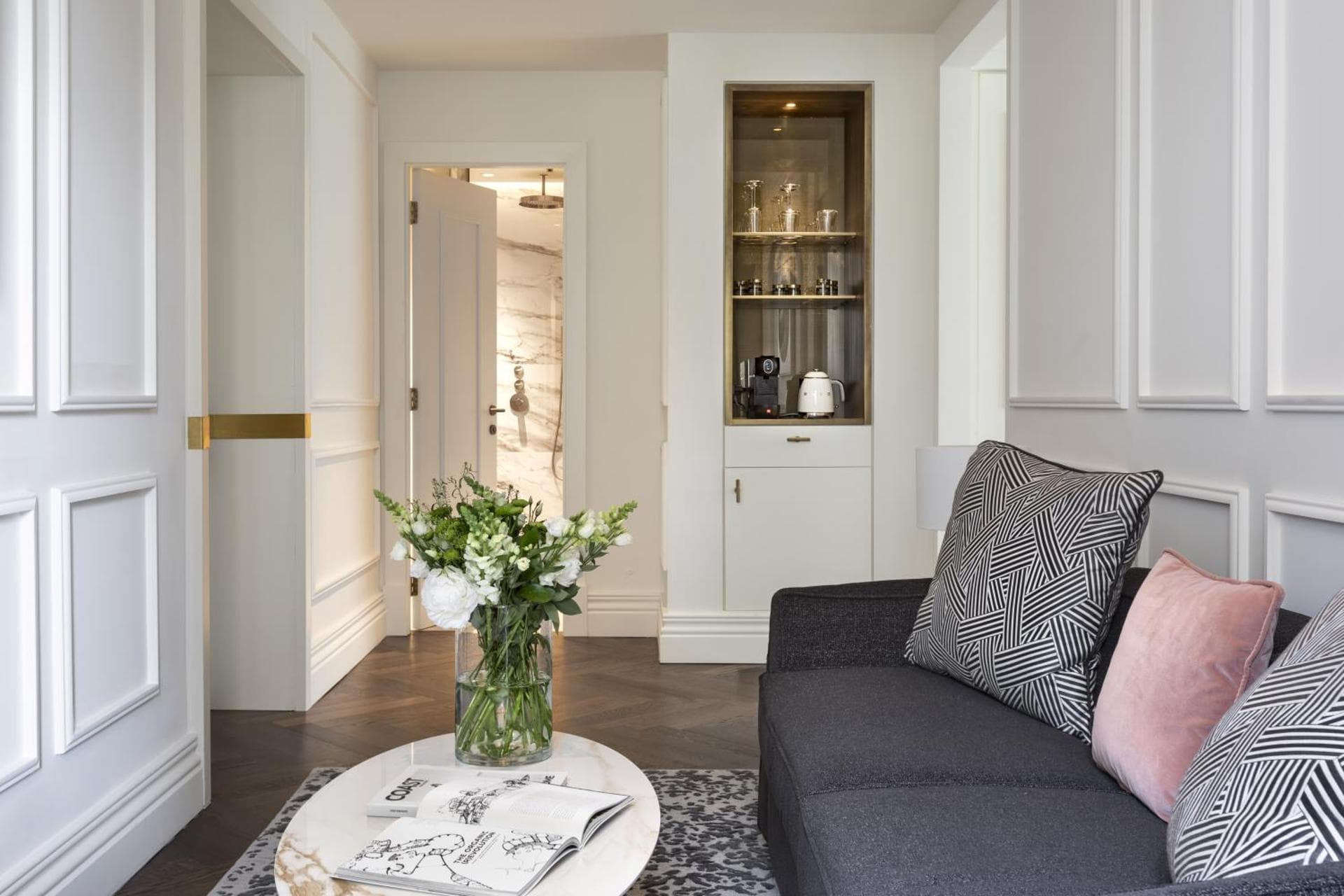 One-Bedroom Suite with Street View