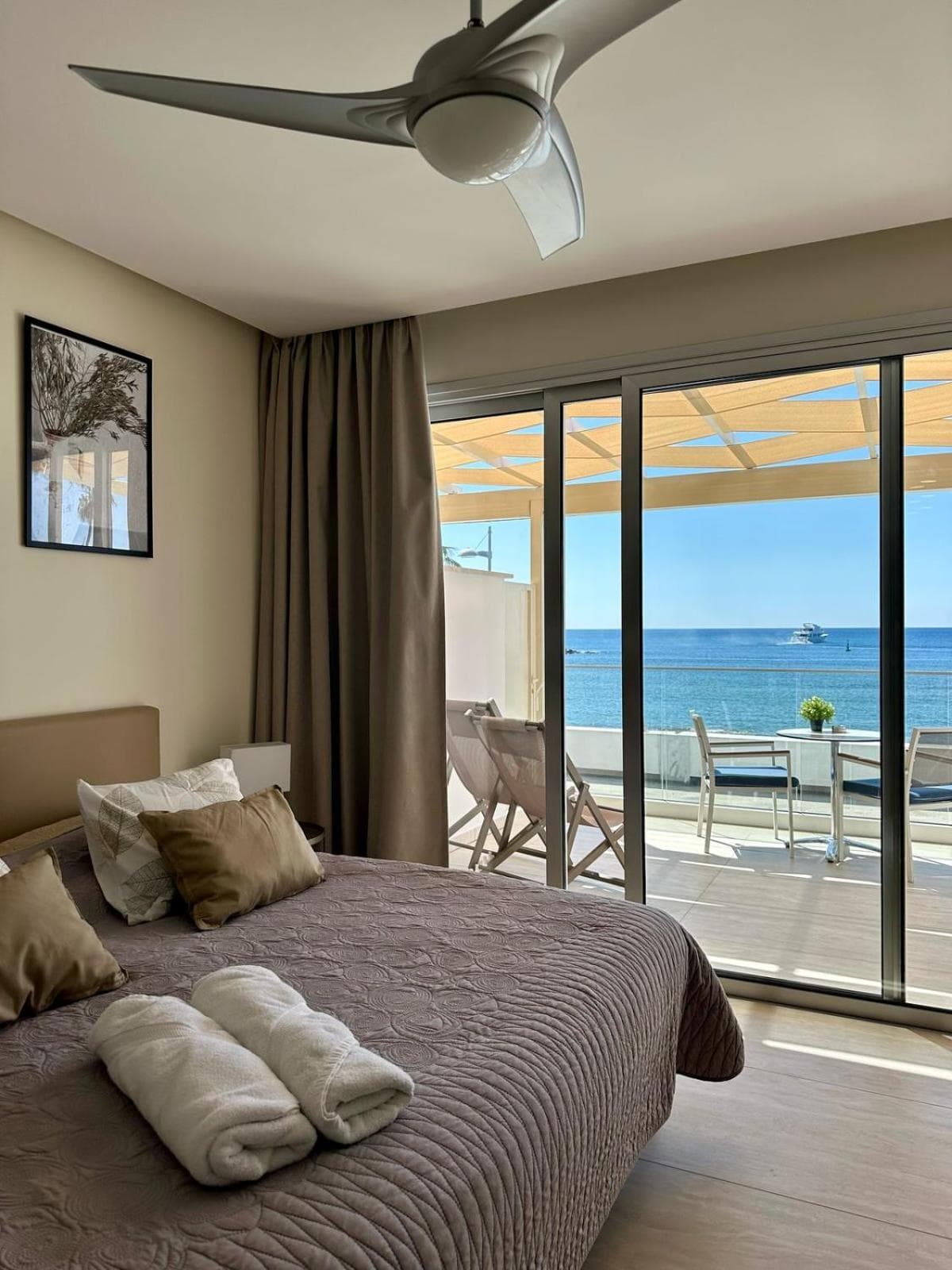 HARBOUR LIGHTS STUDIO APARTMENTS