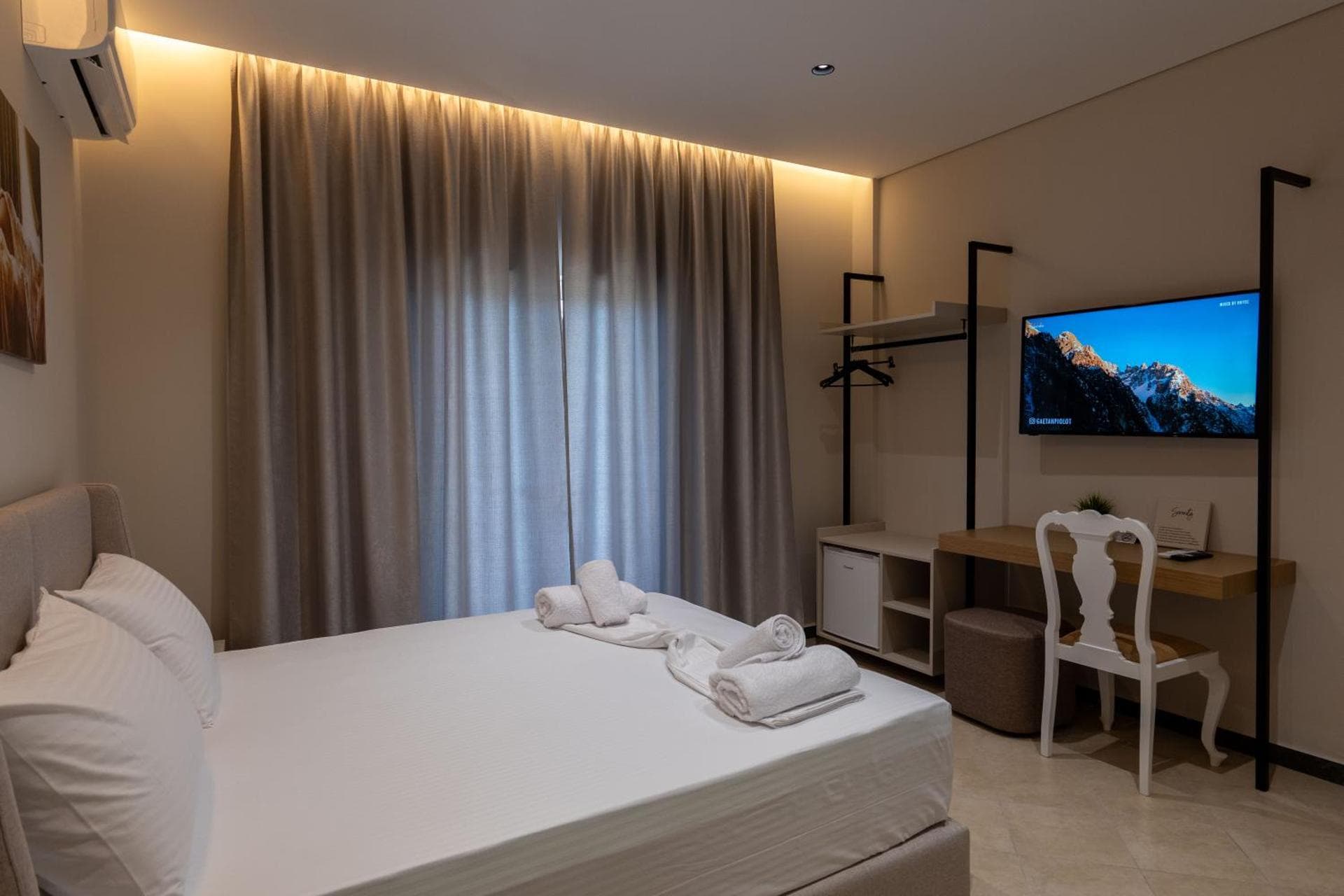 King Room with Mountain View