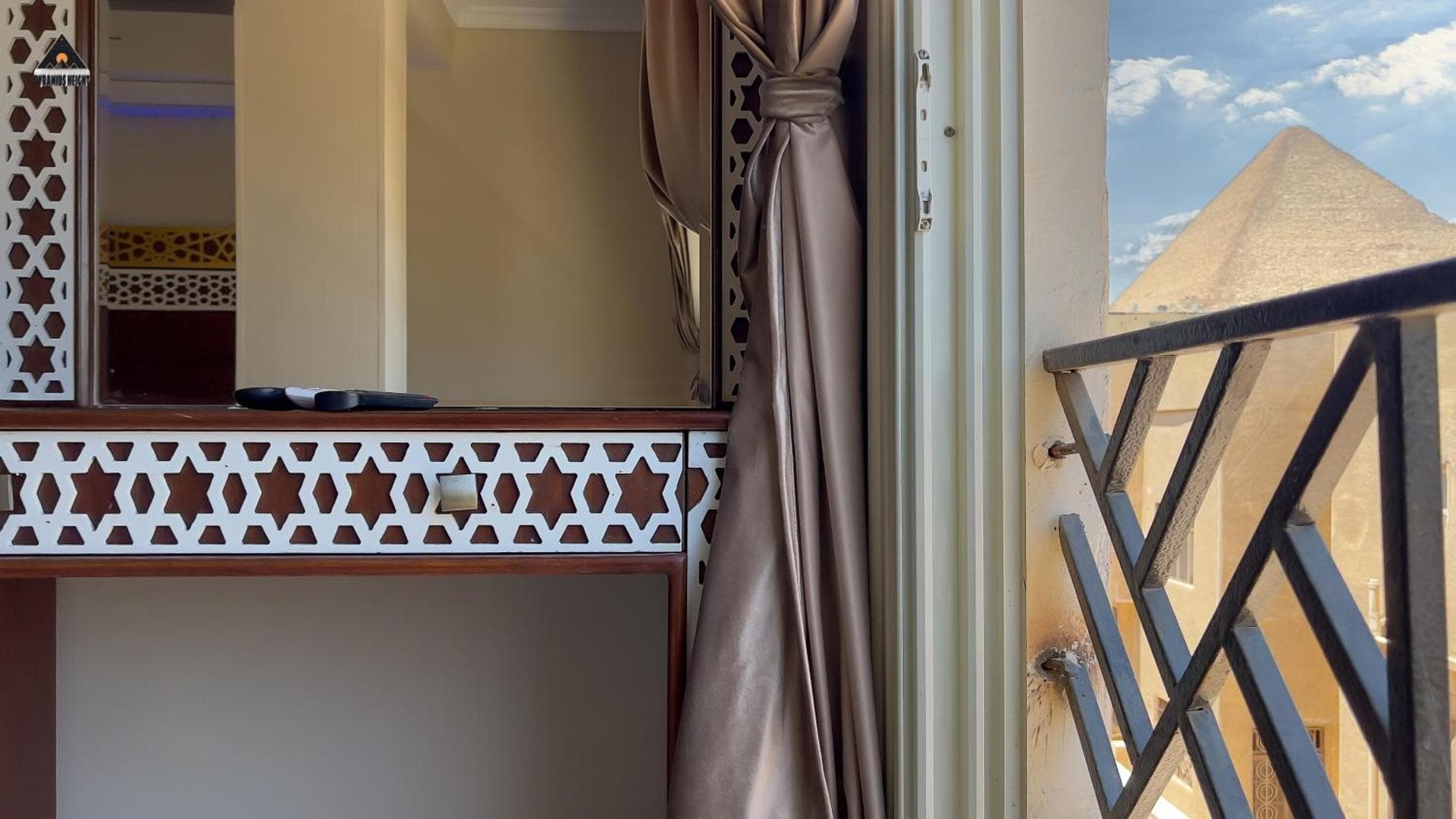Deluxe Twin Room with Partial Pyramids View