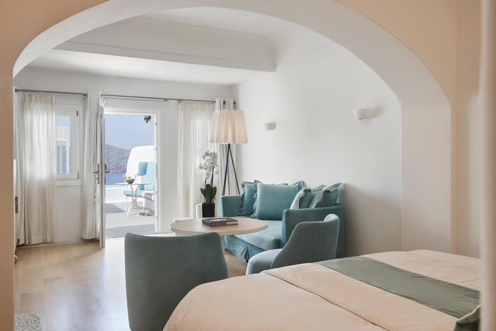 Honeymoon Suite with Pool & Caldera View