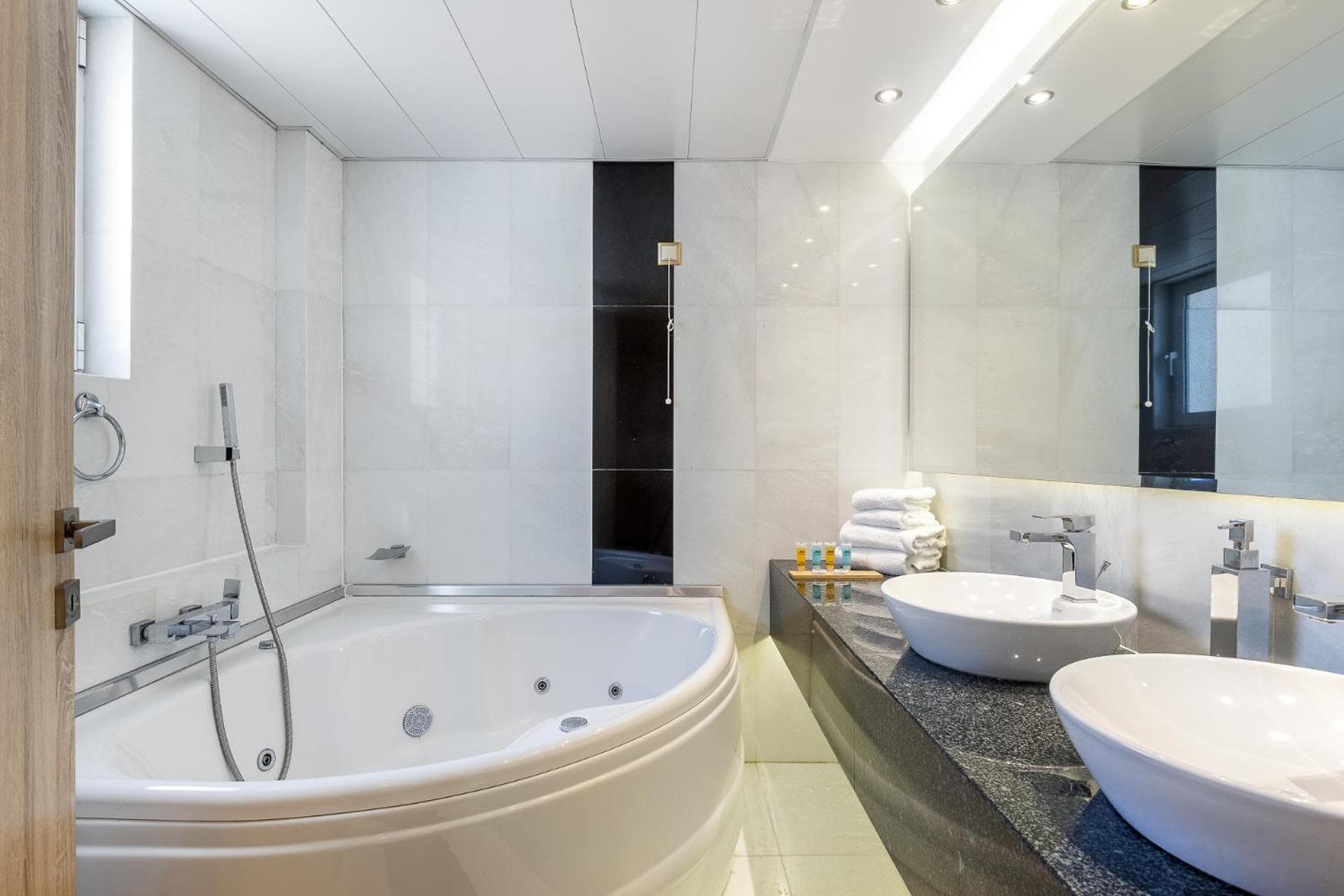 Junior Suite with Pool View