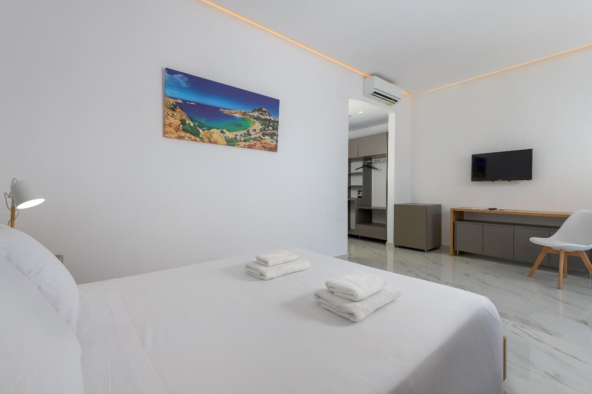 Family Room (2 Adults + 2 Children)