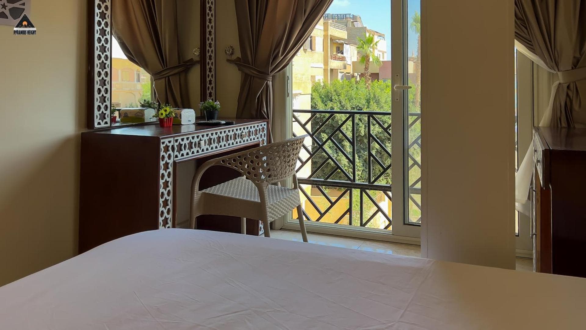 Deluxe Twin Room with Partial Pyramids View