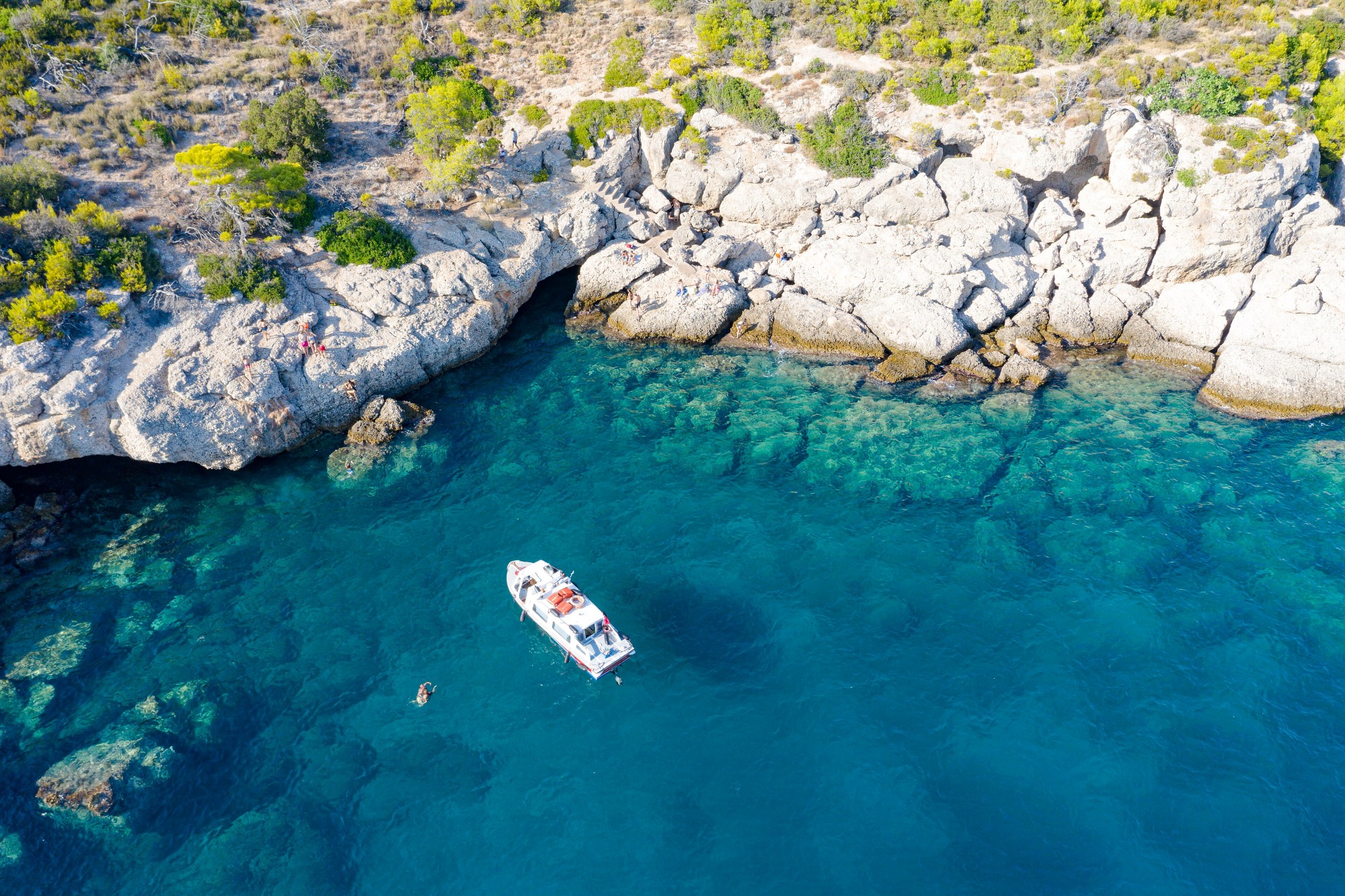Σχετικά με το Σπήλαιο Μπεκίρη, Σπέτσες
